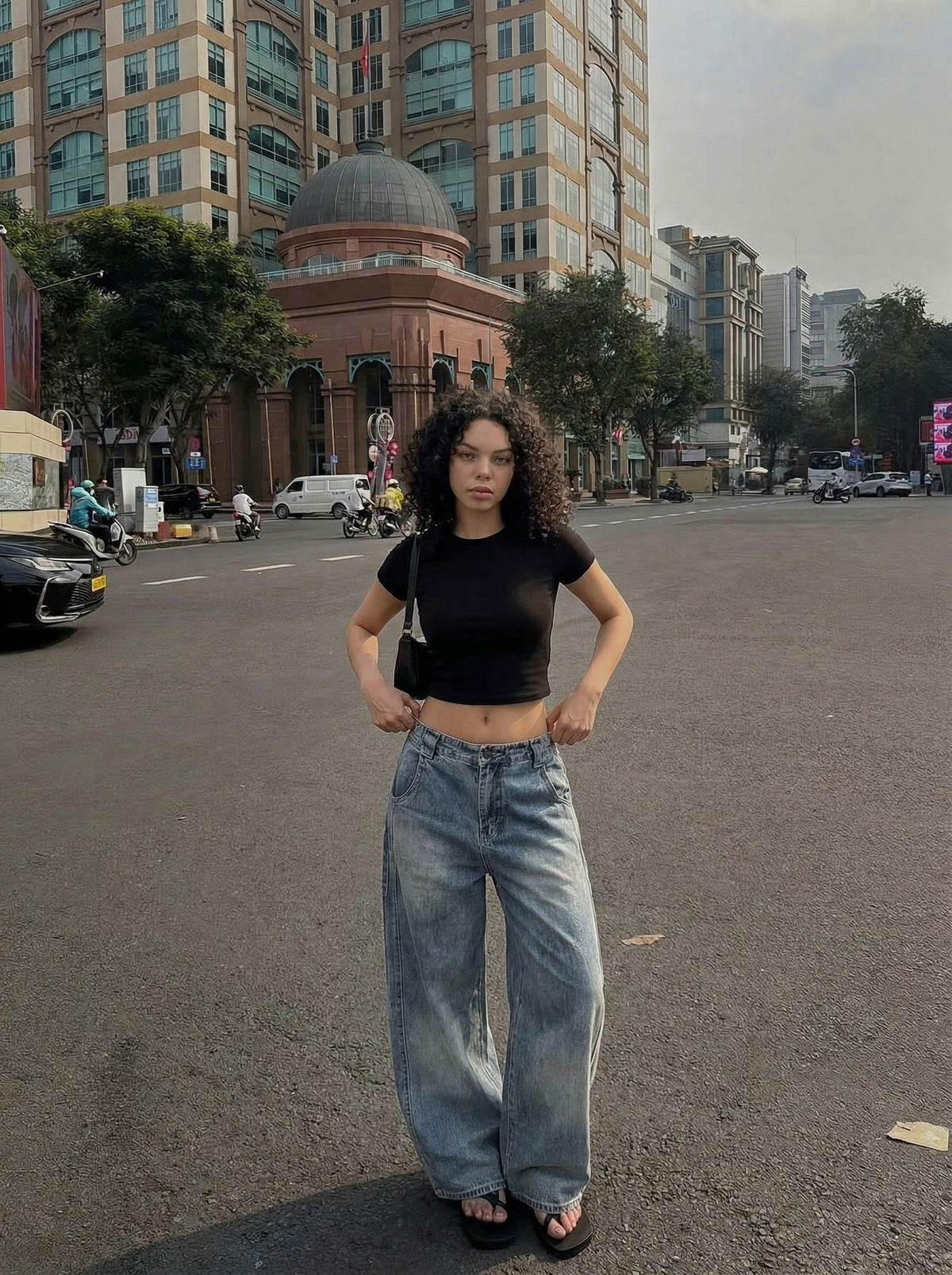 DAXUEN High-waisted wide-leg denim jeans in blue wash — model photo