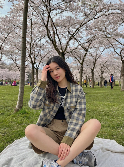 DAXUEN Relaxed wide-leg shorts in solid colors — model photo