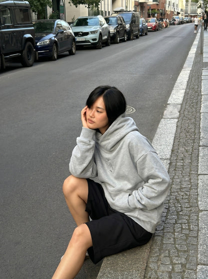 DAXUEN Relaxed wide-leg shorts in solid colors — model photo