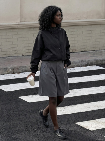DAXUEN Wide-leg relaxed-fit shorts in dark grey and black — model photo