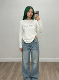 DAXUEN Long sleeve crew neck t-shirt with text graphic — model photo