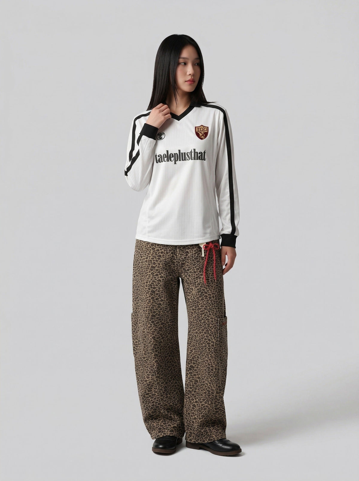 DAXUEN Long sleeve T-shirt styled like a football jersey — model photo