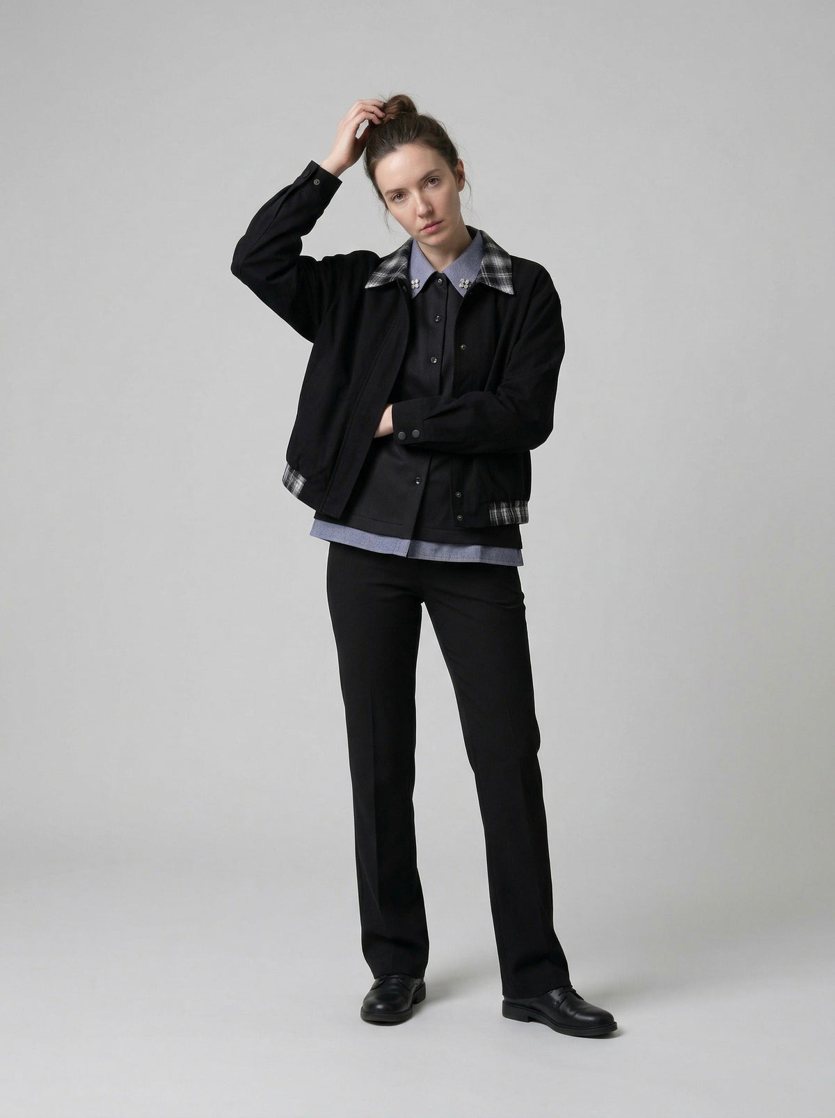 DAXUEN Retro color-block button-down shirt with short sleeves — model photo
