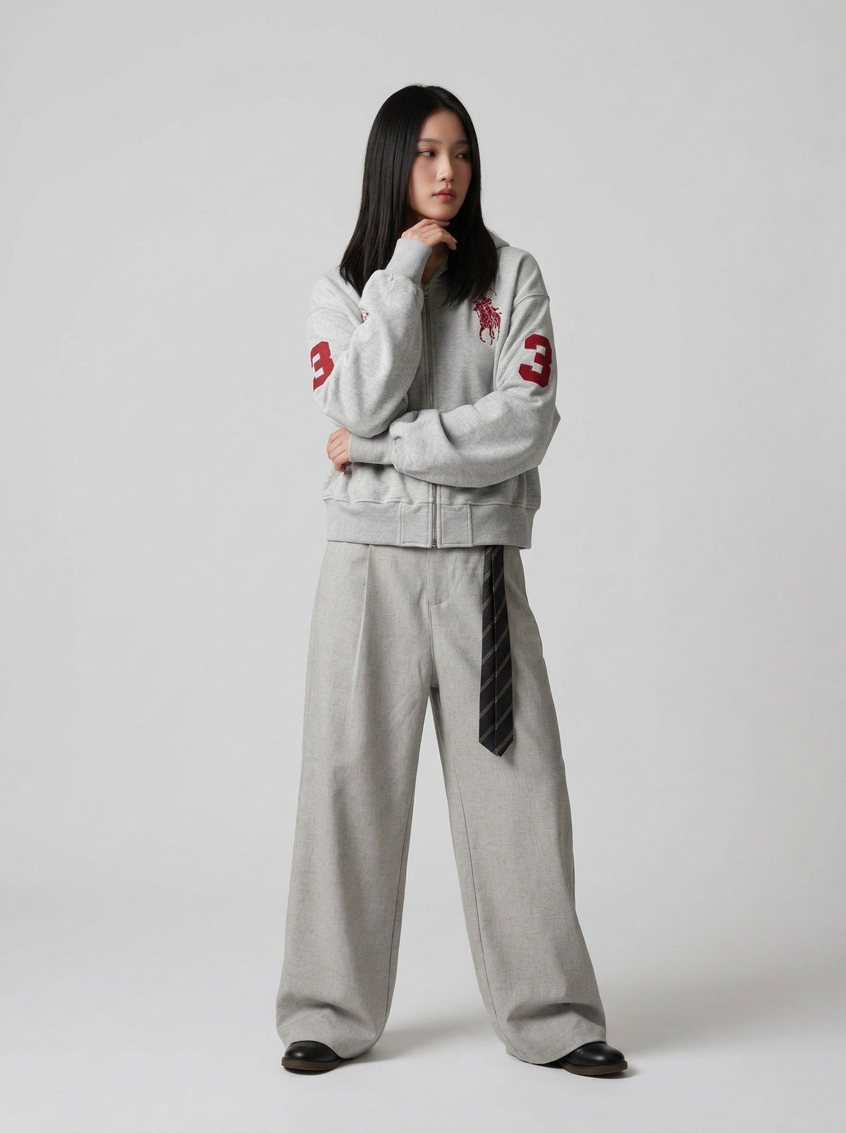 DAXUEN Cropped hooded sweatshirt with graphics — model photo