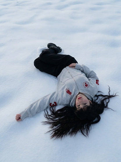 DAXUEN Cropped hooded sweatshirt with graphics — model photo