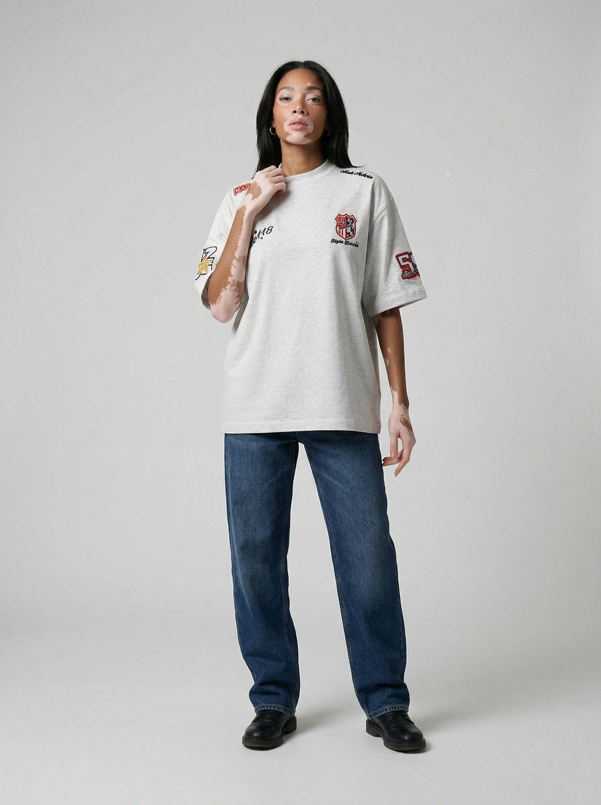 DAXUEN Oversized short-sleeved embroidered T-shirt — model photo