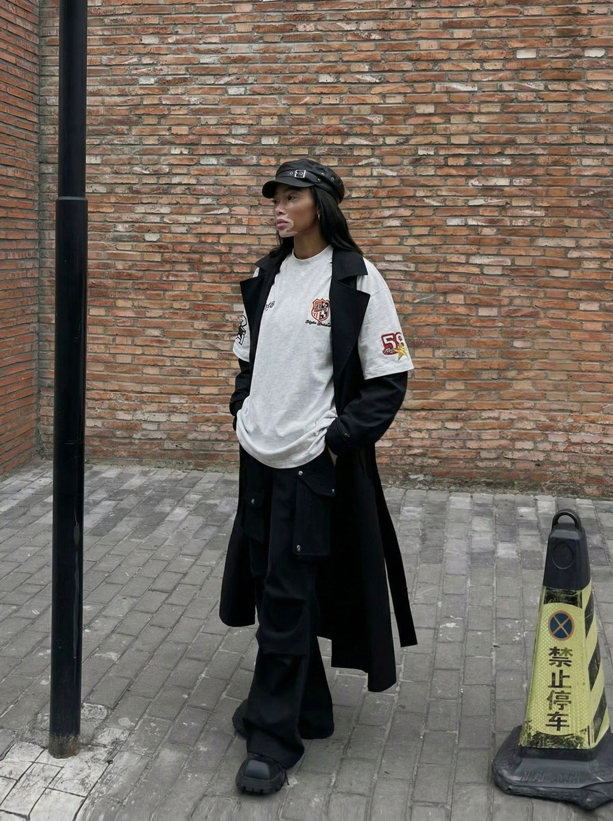 DAXUEN Oversized short-sleeved embroidered T-shirt — model photo
