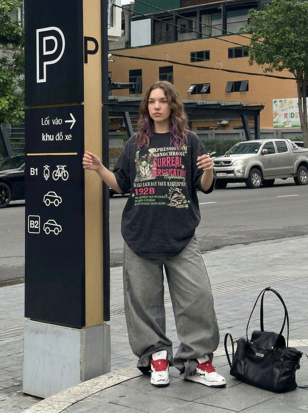 DAXUEN Retro graphic oversized T-shirt with multi-layered print — model photo