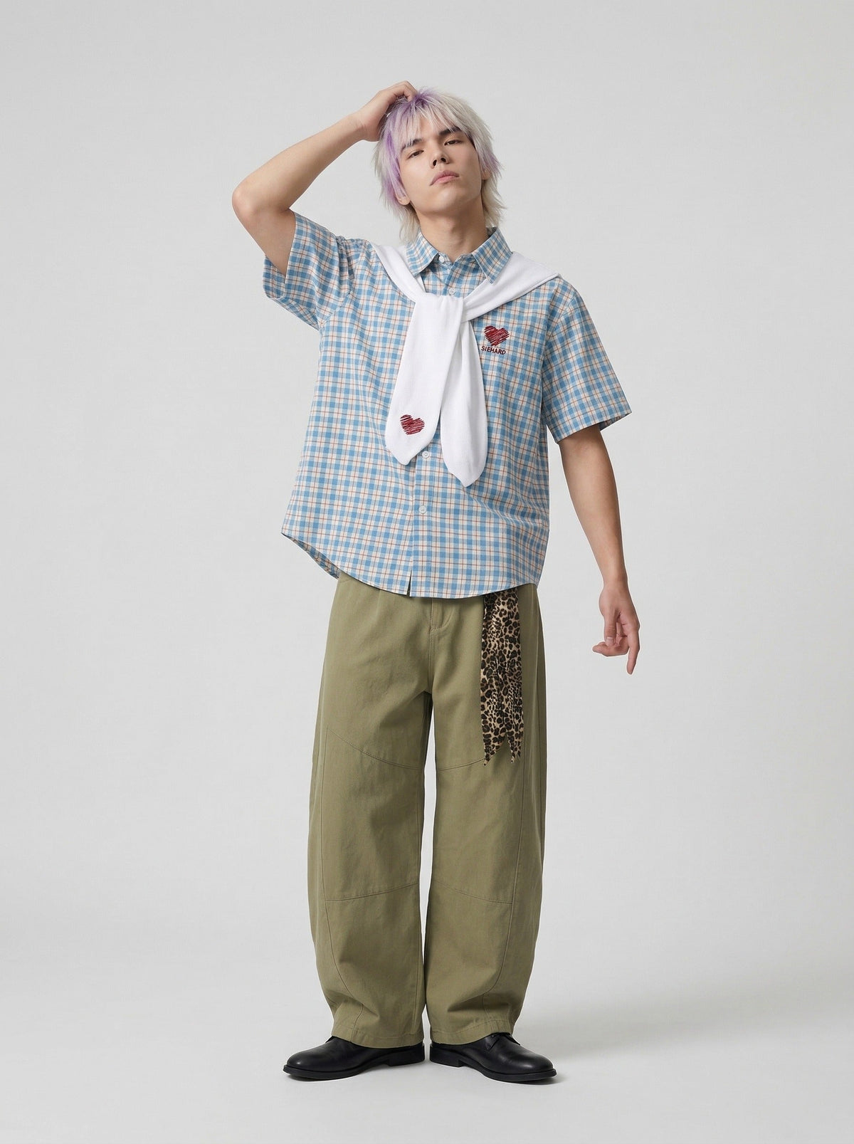 DAXUEN Checkered short-sleeved button-up shirt with embroidered details — model photo