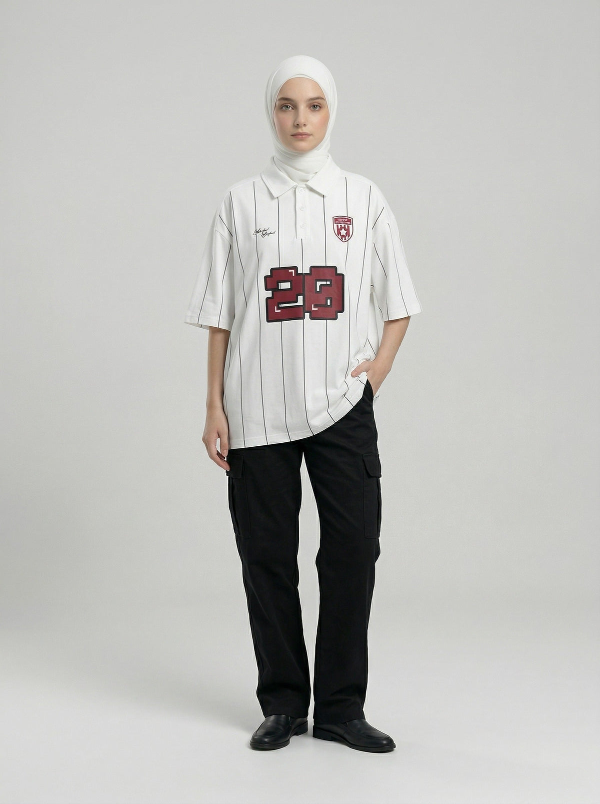 DAXUEN White short-sleeved polo shirt with pinstripes and graphics — model photo