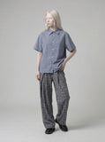 DAXUEN Men's short-sleeved plaid button-up shirt — model photo