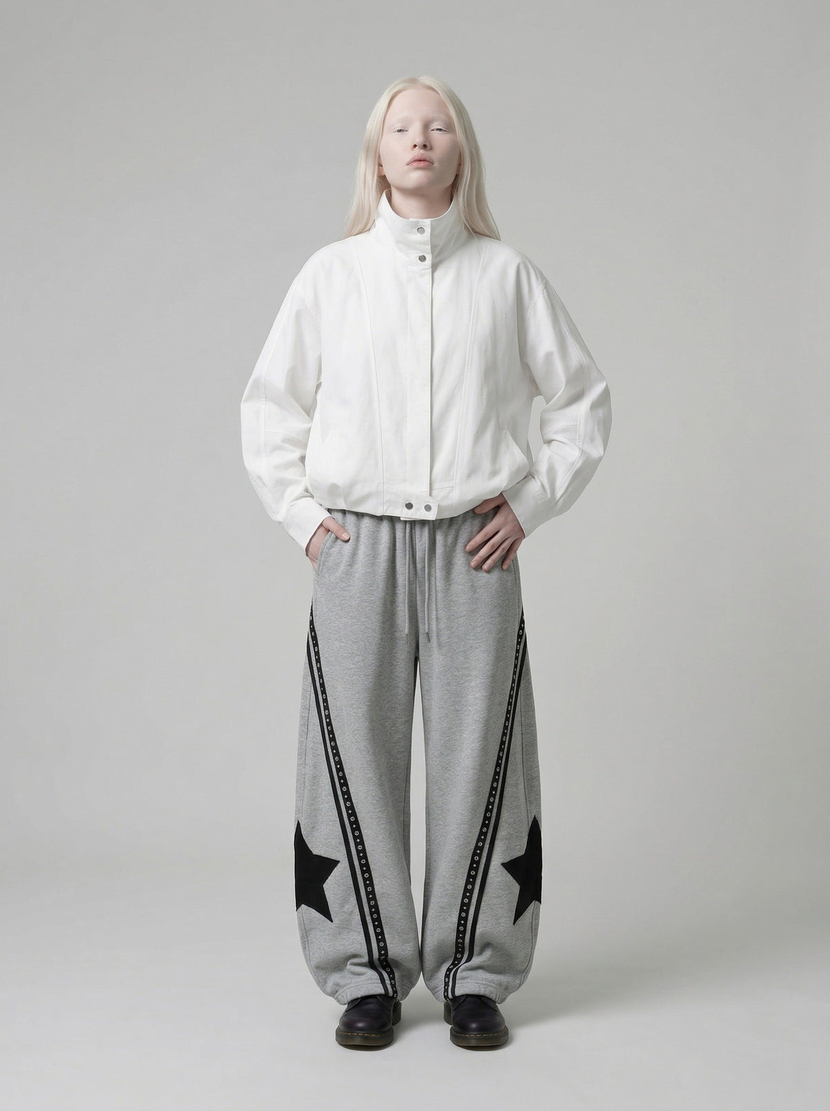 DAXUEN Loose-fitting wide-leg sweatpants with star graphic — model photo