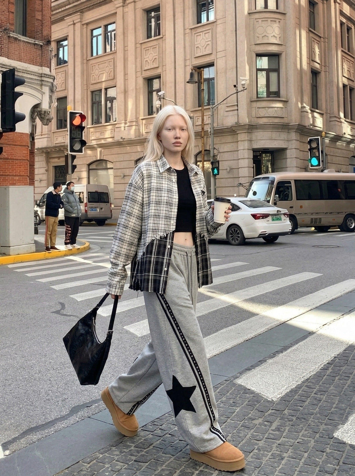 DAXUEN Loose-fitting wide-leg sweatpants with star graphic — model photo