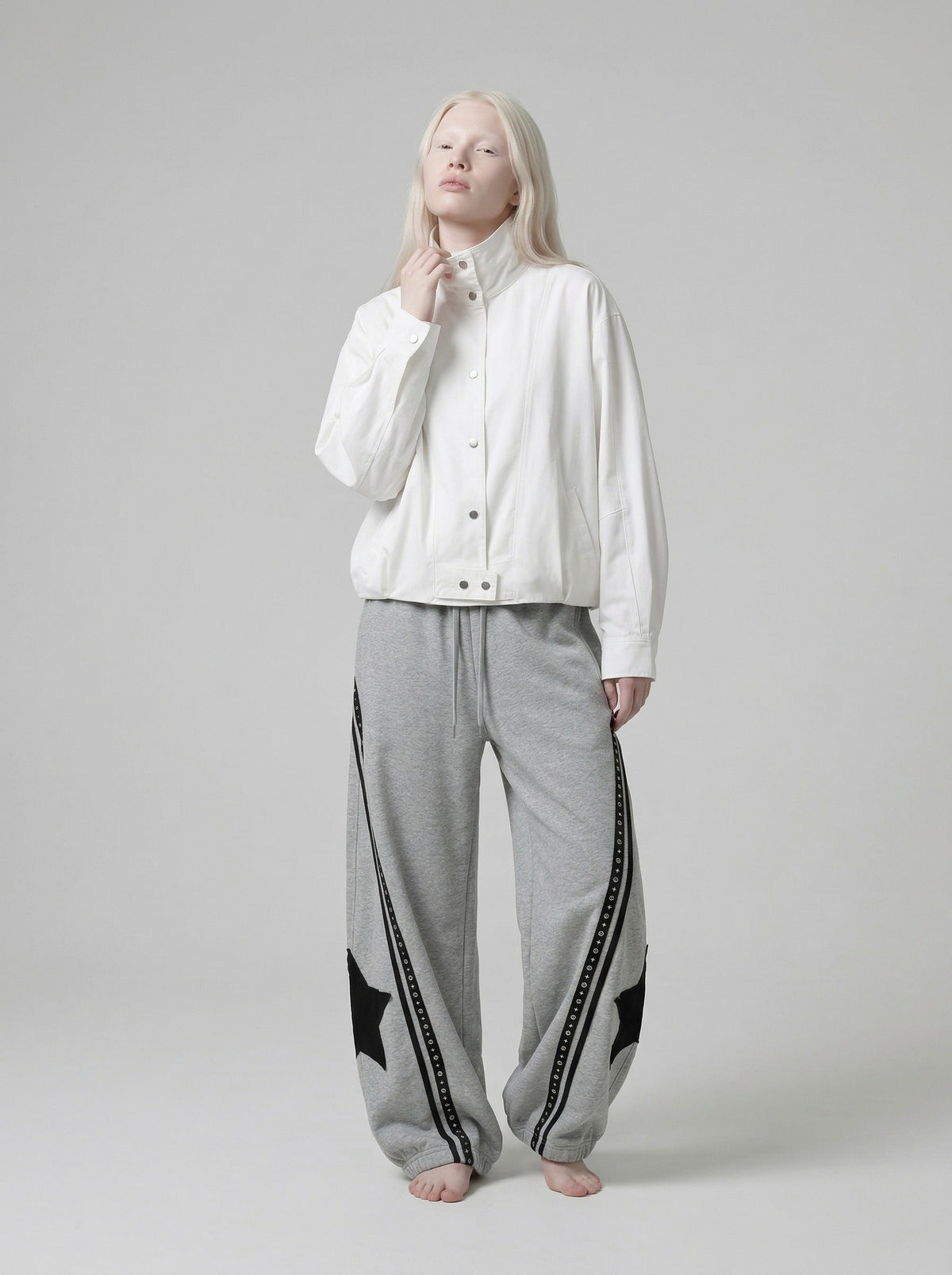 DAXUEN Loose-fitting wide-leg sweatpants with star graphic — model photo