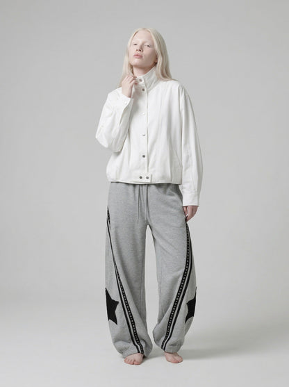 DAXUEN Loose-fitting wide-leg sweatpants with star graphic — model photo