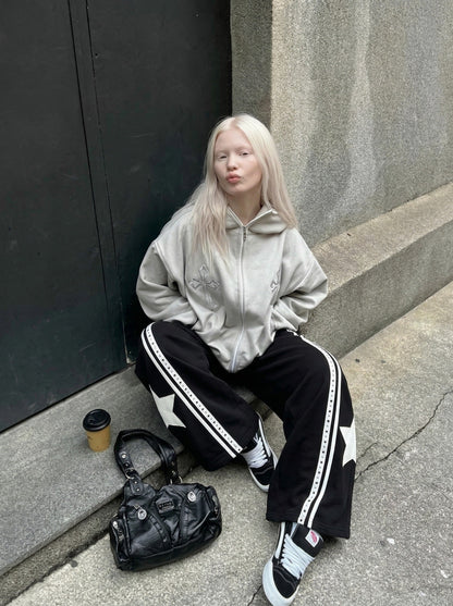 DAXUEN Loose-fitting wide-leg sweatpants with star graphic — model photo