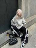 DAXUEN Loose-fitting wide-leg sweatpants with star graphic — model photo