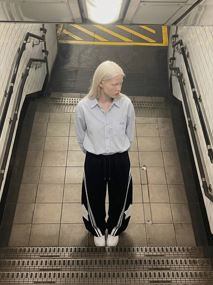 DAXUEN Loose-fitting wide-leg sweatpants with star graphic — model photo