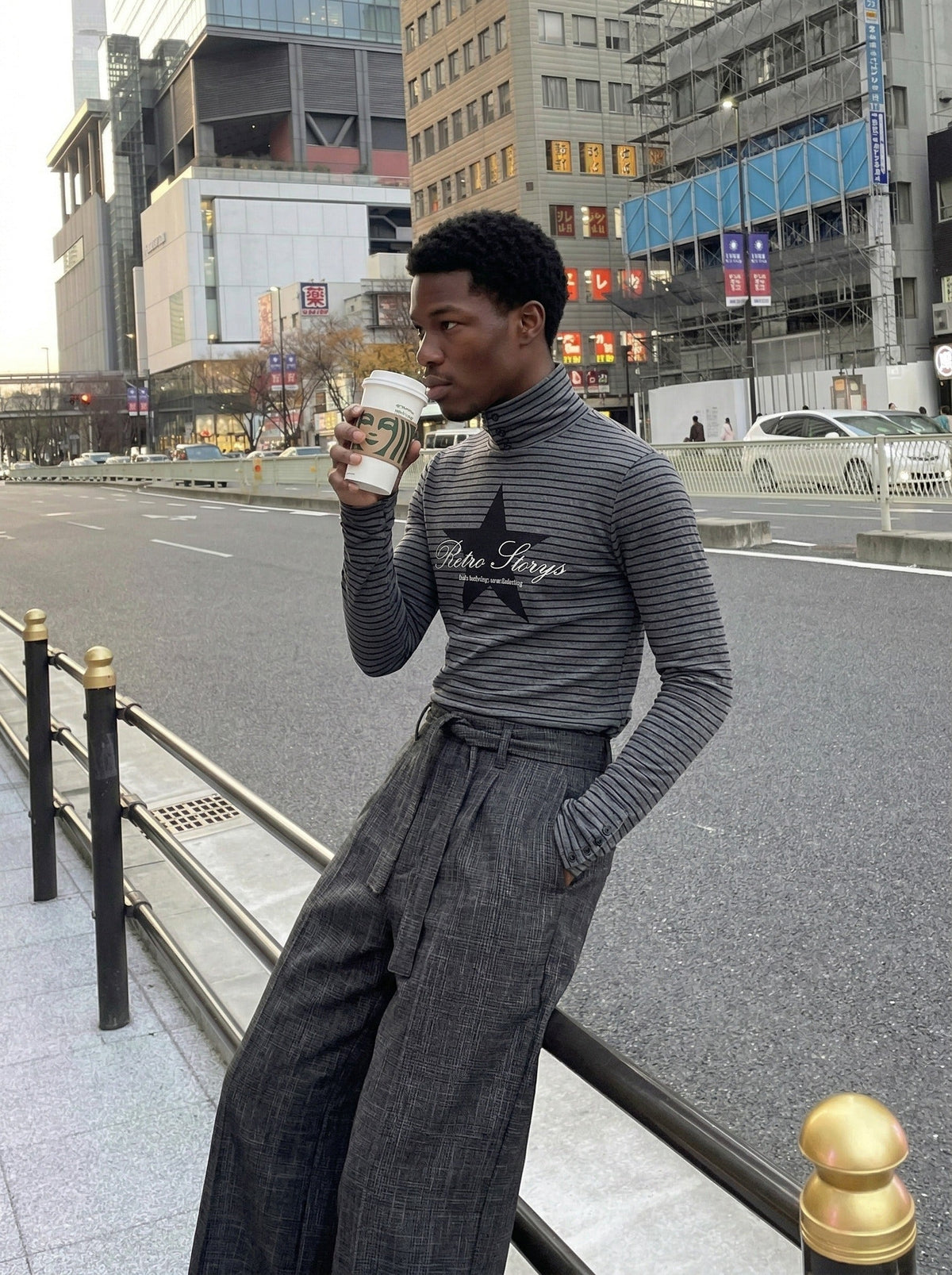 DAXUEN Fitted long-sleeved turtleneck top with star graphic — model photo