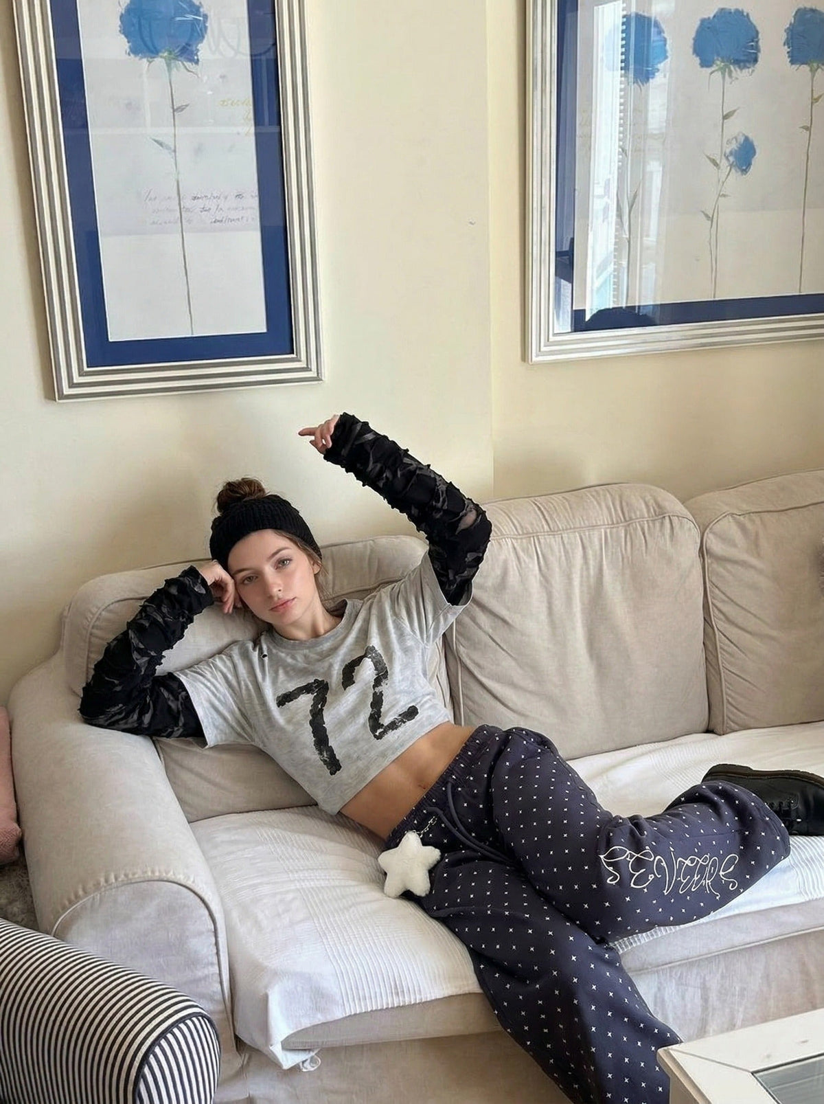 DAXUEN Wide-leg sweatpants with star print — model photo