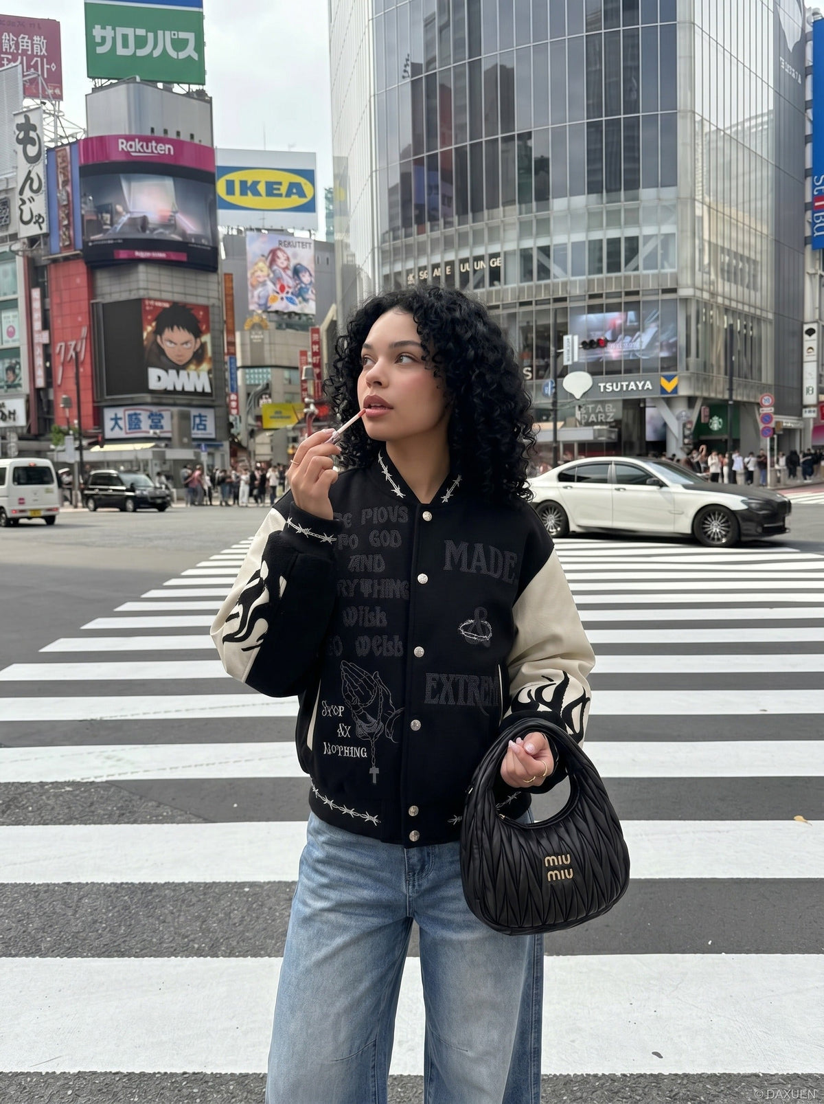 DAXUEN Light to medium blue denim wide-leg jeans — model photo