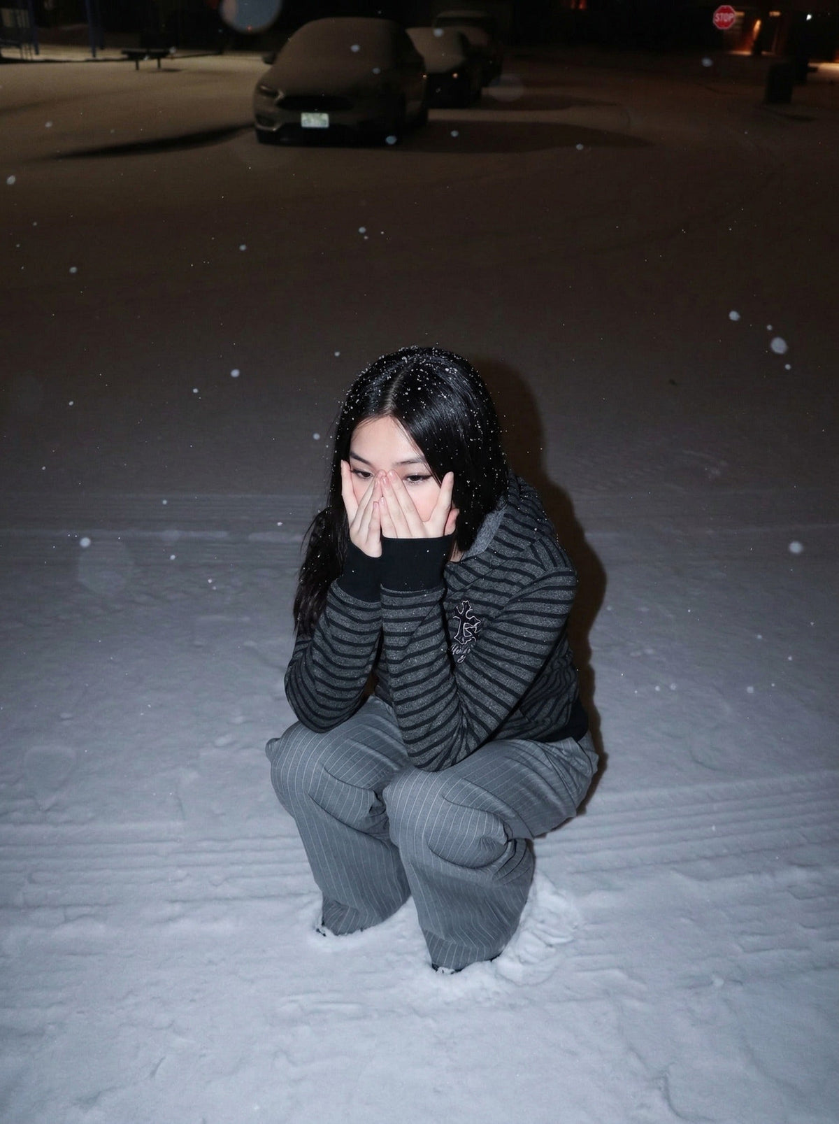 DAXUEN Striped hooded zip-up jacket — model photo