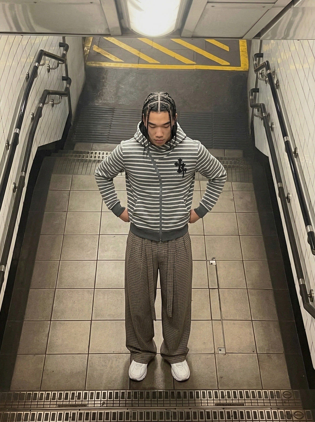 DAXUEN Striped hooded zip-up jacket — model photo