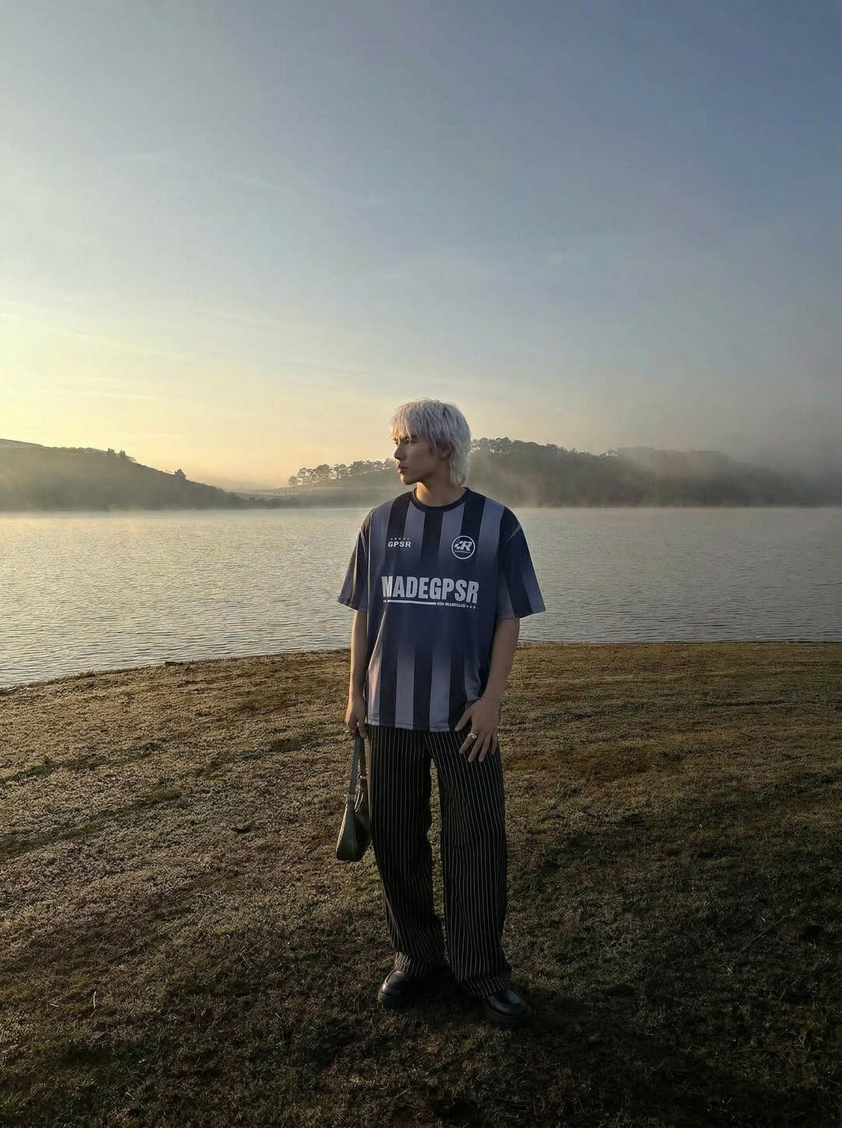 DAXUEN Oversized striped graphic T-shirt — model photo