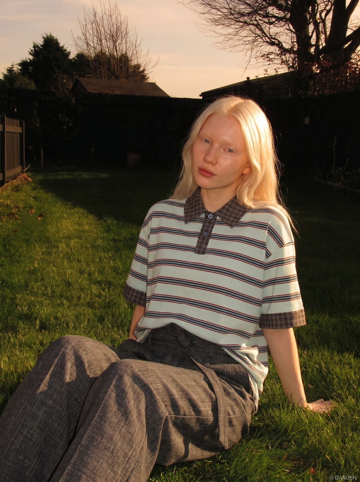 DAXUEN Retro striped short-sleeved polo shirt — model photo
