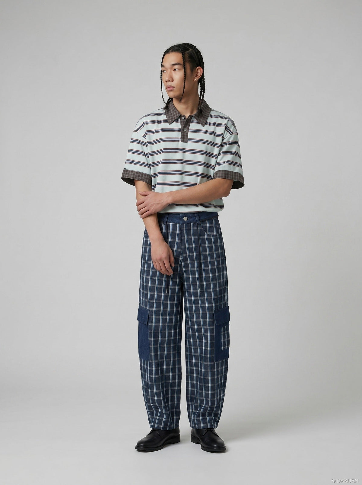 DAXUEN Retro striped short-sleeved polo shirt — model photo