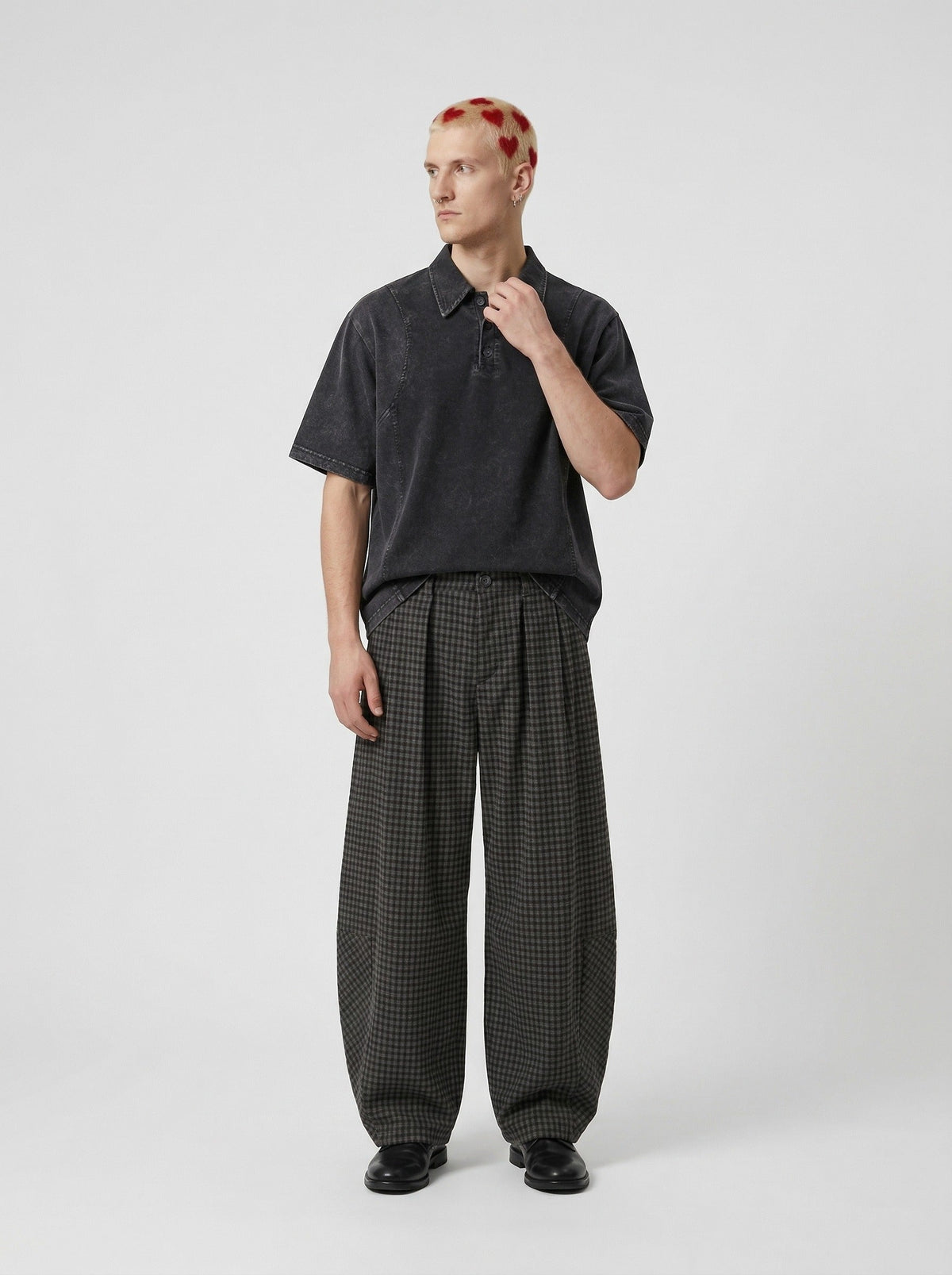 DAXUEN Retro two-tone short-sleeved polo shirt — model photo