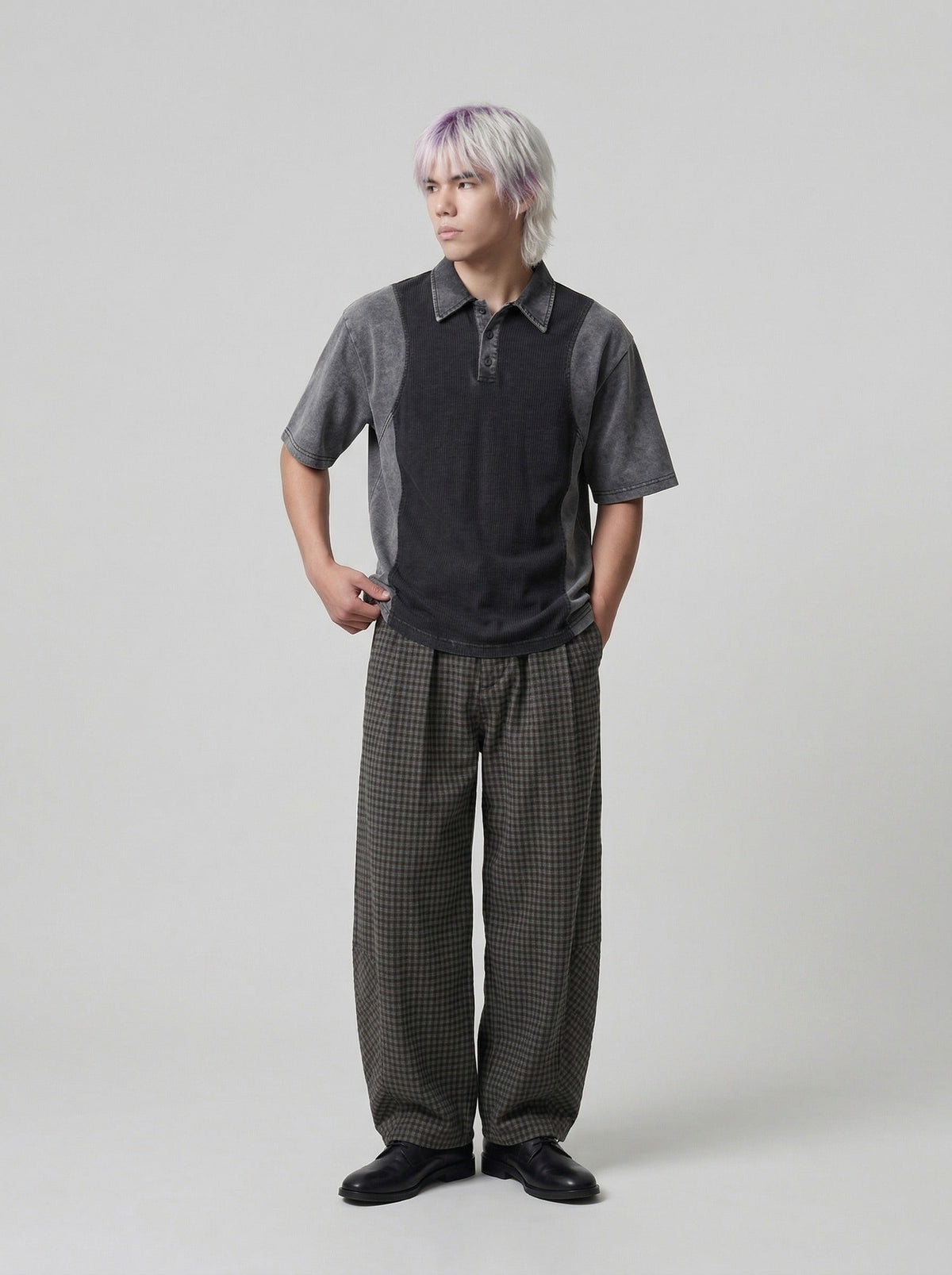 DAXUEN Retro two-tone short-sleeved polo shirt — model photo