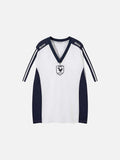 DAXUEN Oversized V-neck T-shirt with contrasting panels and graphics