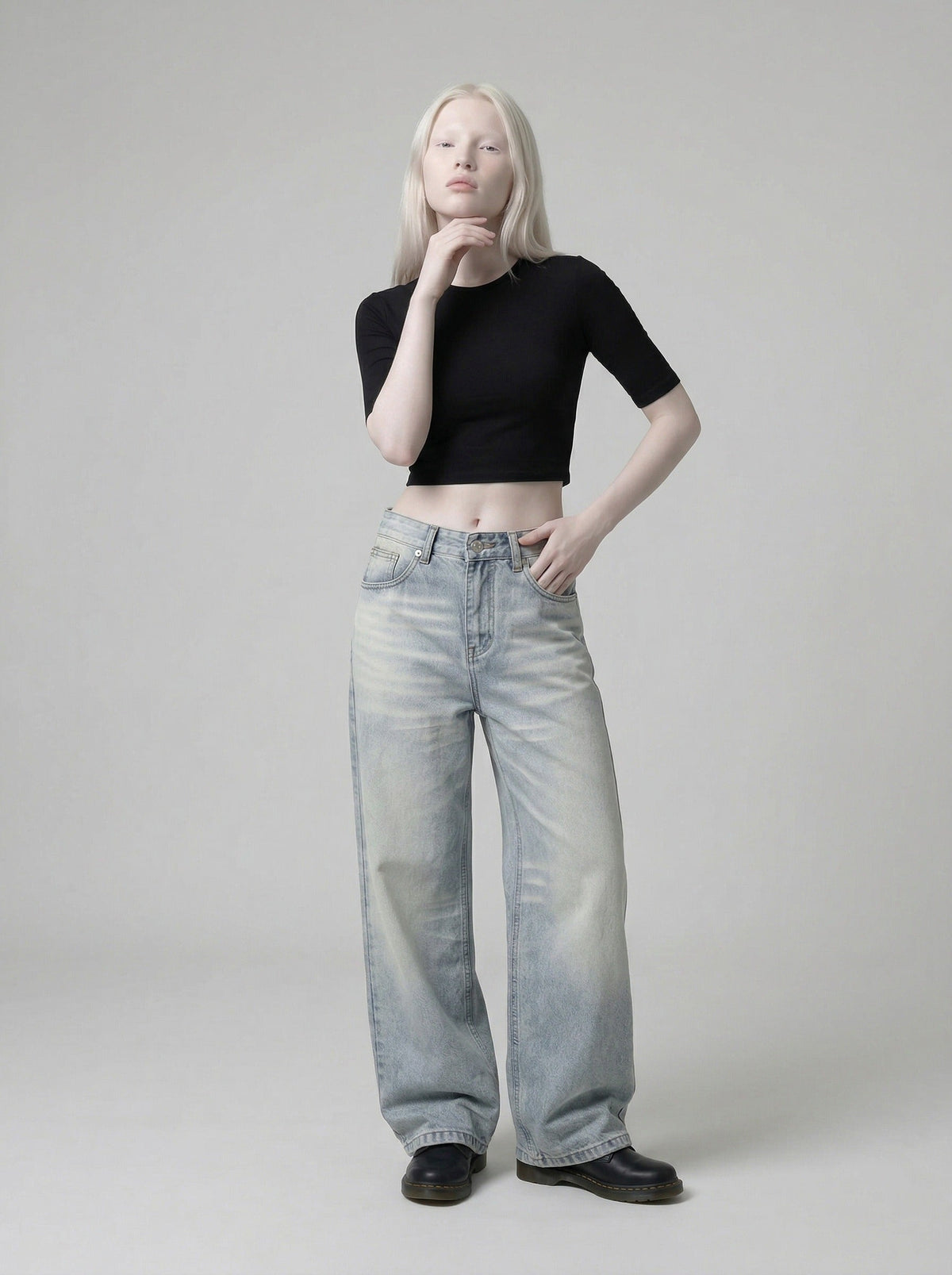 DAXUEN Wide-leg jeans in light faded blue wash — model photo