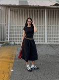 DAXUEN black ribbed scoop neck t-shirt with logo — model photo