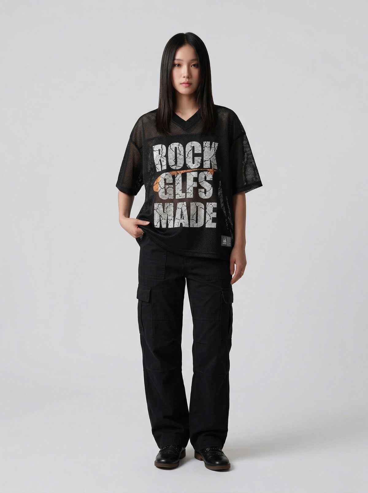 DAXUEN Oversized mesh short-sleeve V-neck T-shirt — model photo