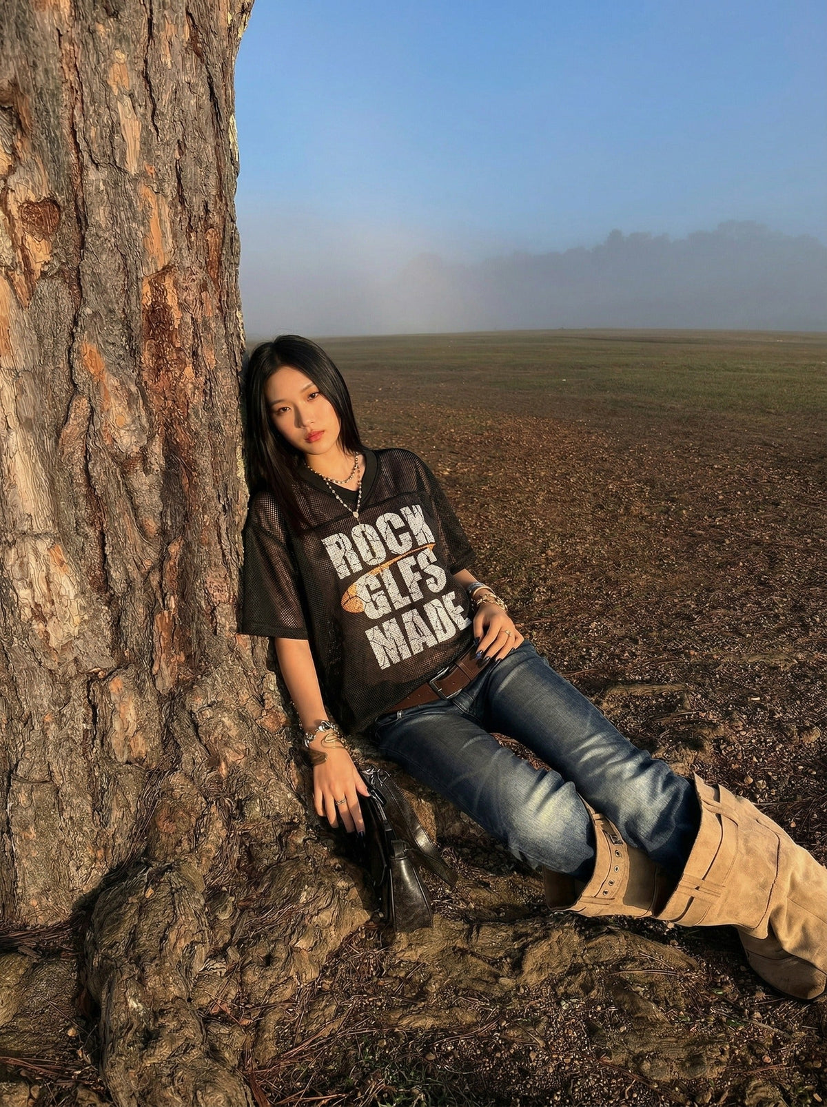 DAXUEN Oversized mesh short-sleeve V-neck T-shirt — model photo