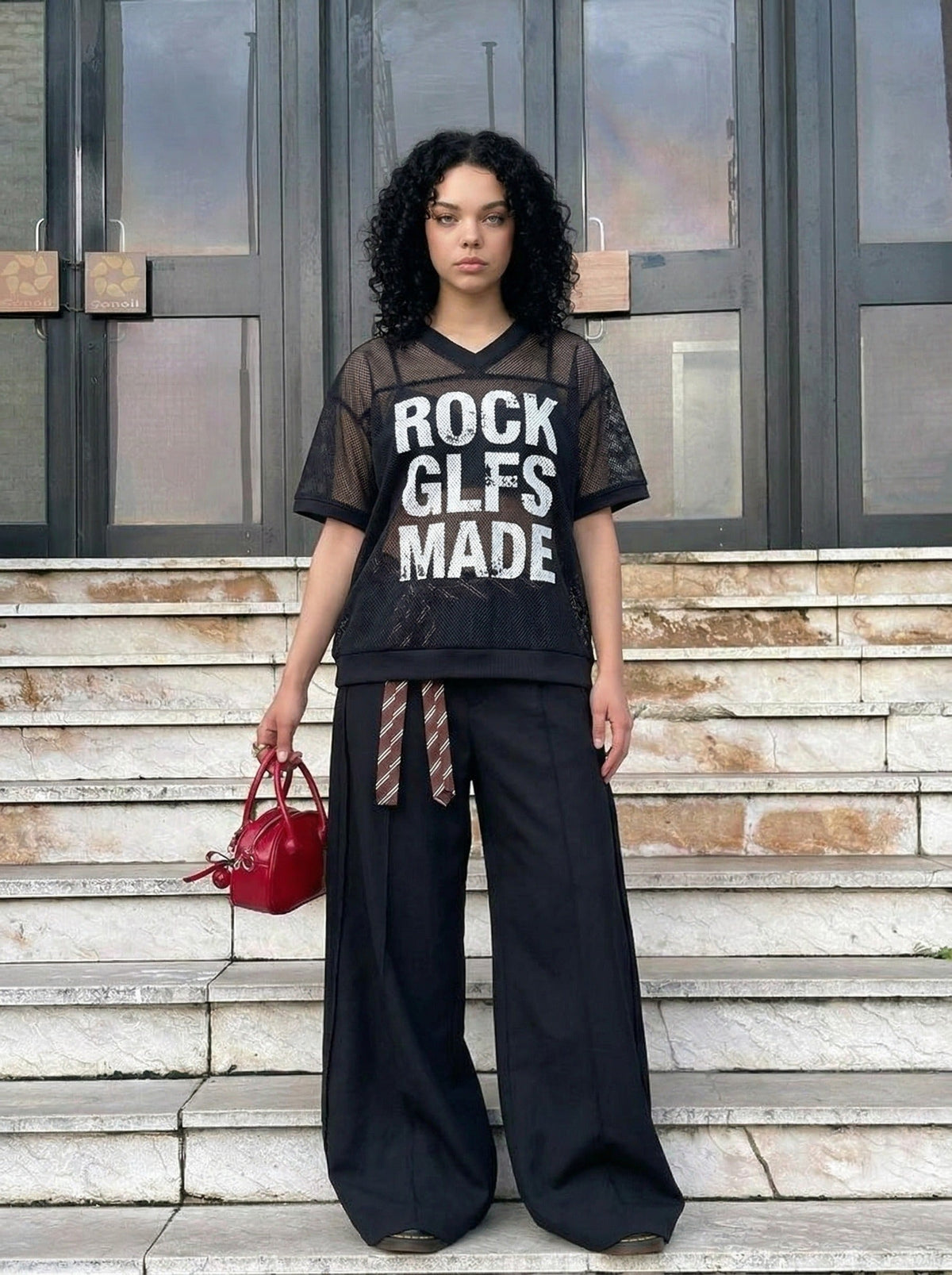 DAXUEN ROCK GLFS mesh short-sleeved V-neck T-shirt — model photo