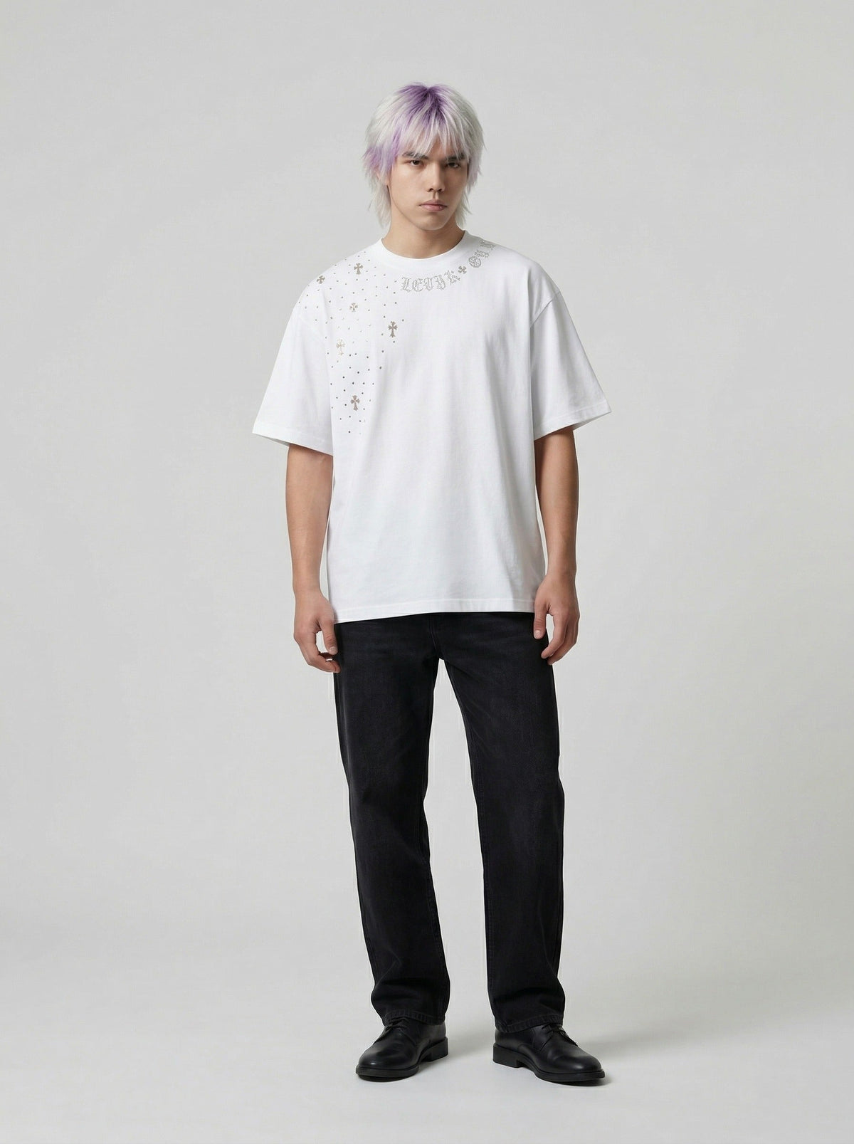 DAXUEN Oversized crewneck t-shirt with embellishments — model photo