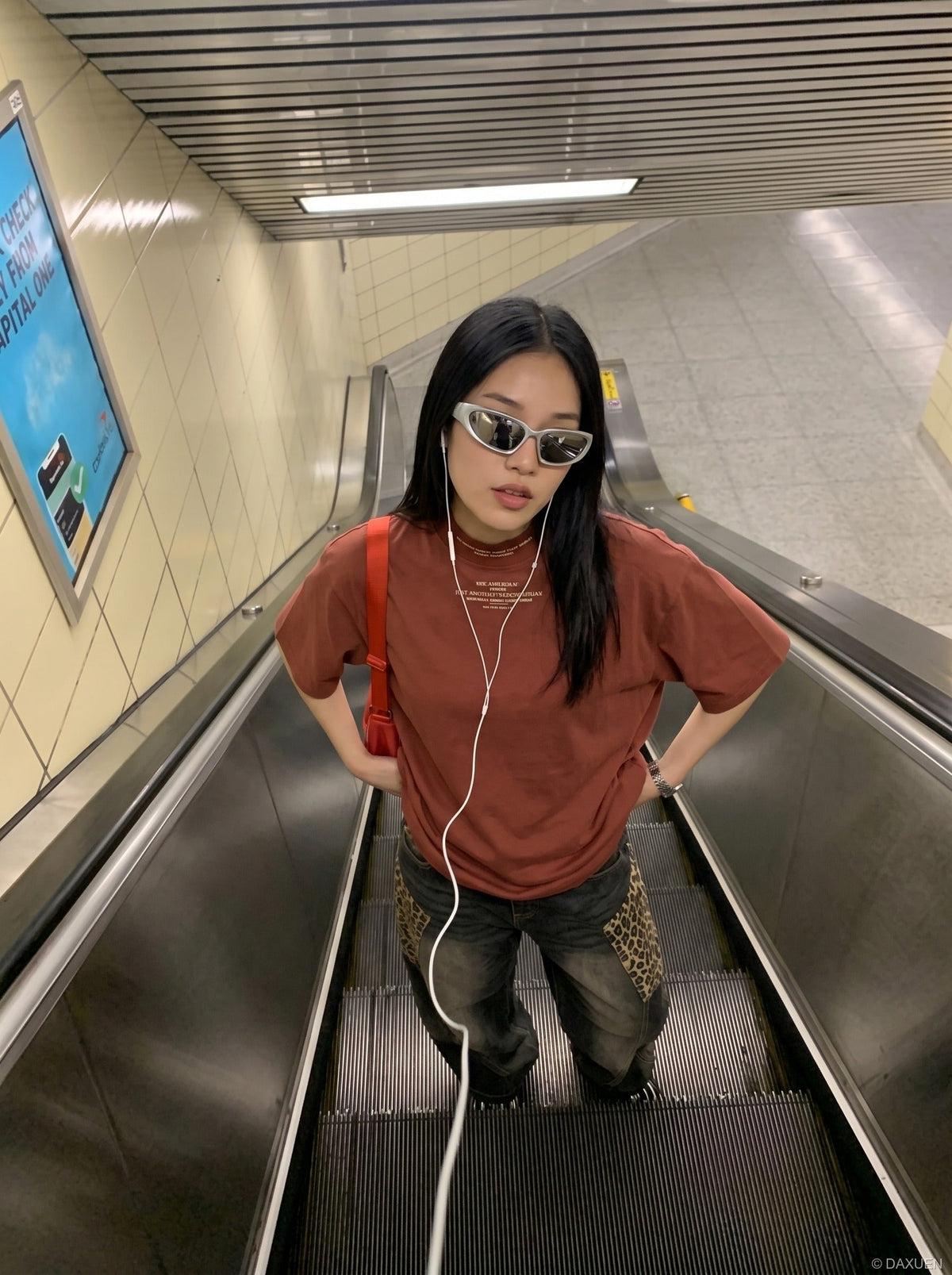 DAXUEN rust oversized mock neck graphic tee — model photo