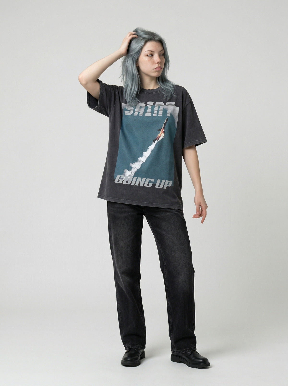 DAXUEN Relaxed-fit short-sleeve crew neck graphic T-shirt — model photo