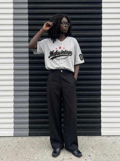 DAXUEN Script embroidered baseball jersey shirt — model photo