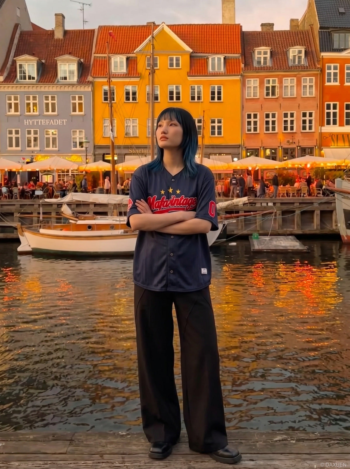 DAXUEN Script embroidered baseball jersey shirt — model photo