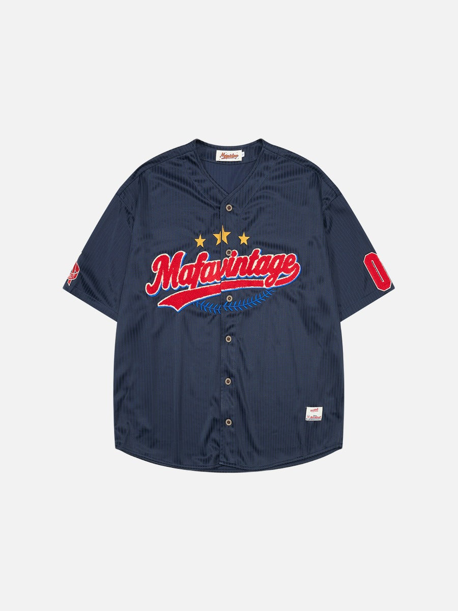DAXUEN Script embroidered baseball jersey shirt — model photo