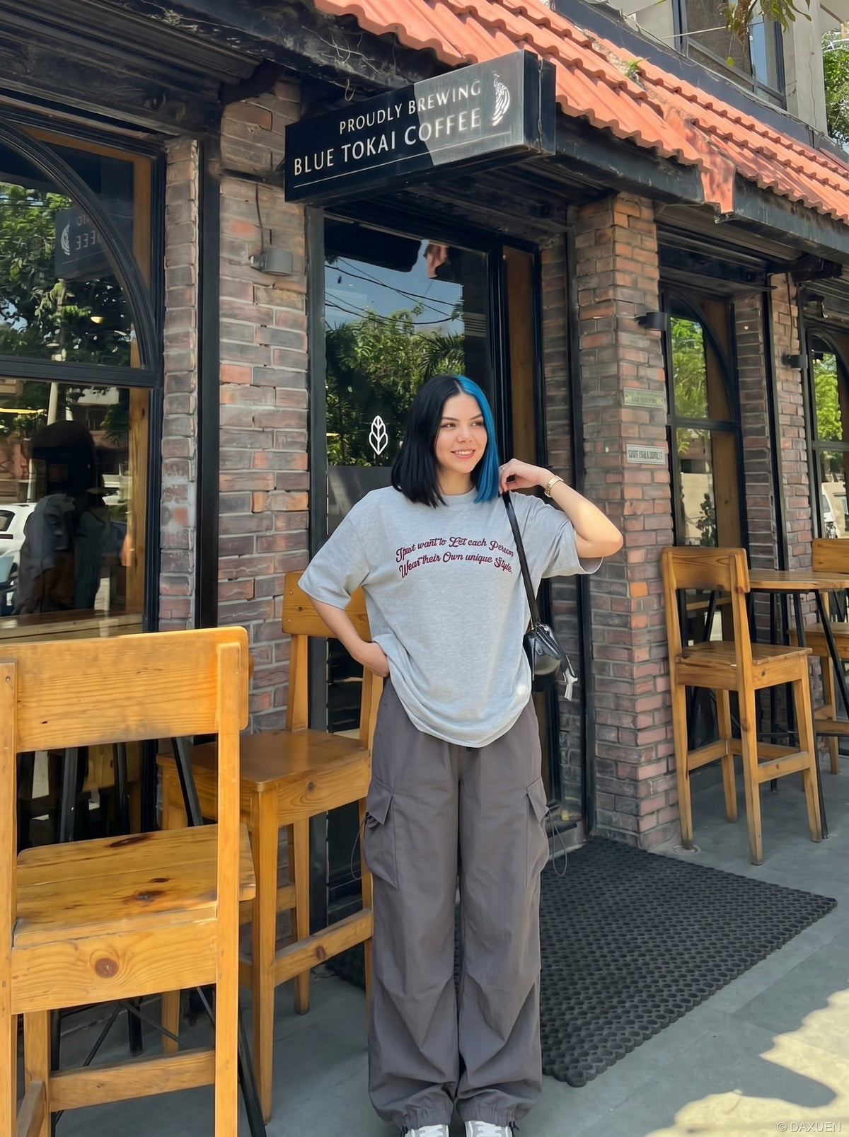DAXUEN Oversized short-sleeve t-shirt with graphic — model photo