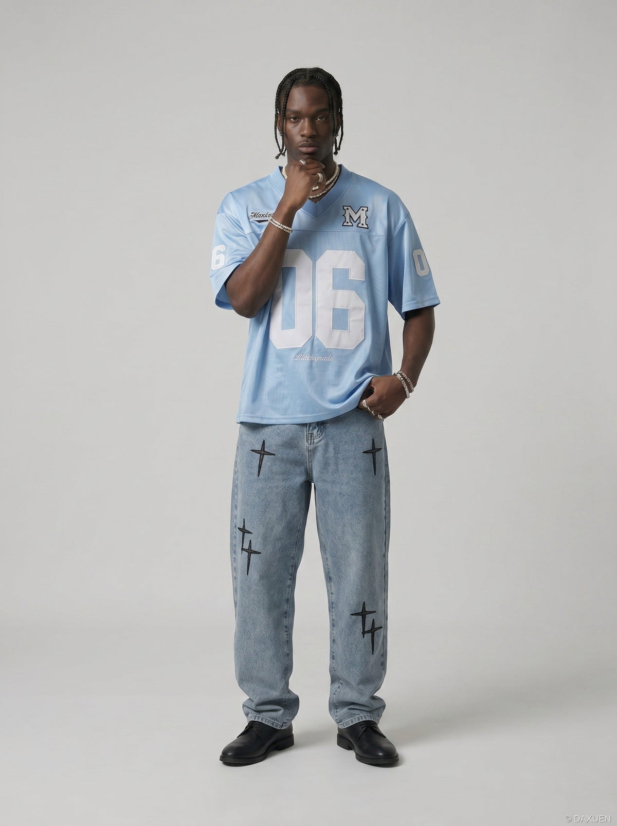 DAXUEN V-neck jersey t-shirt with embroidered graphics — model photo