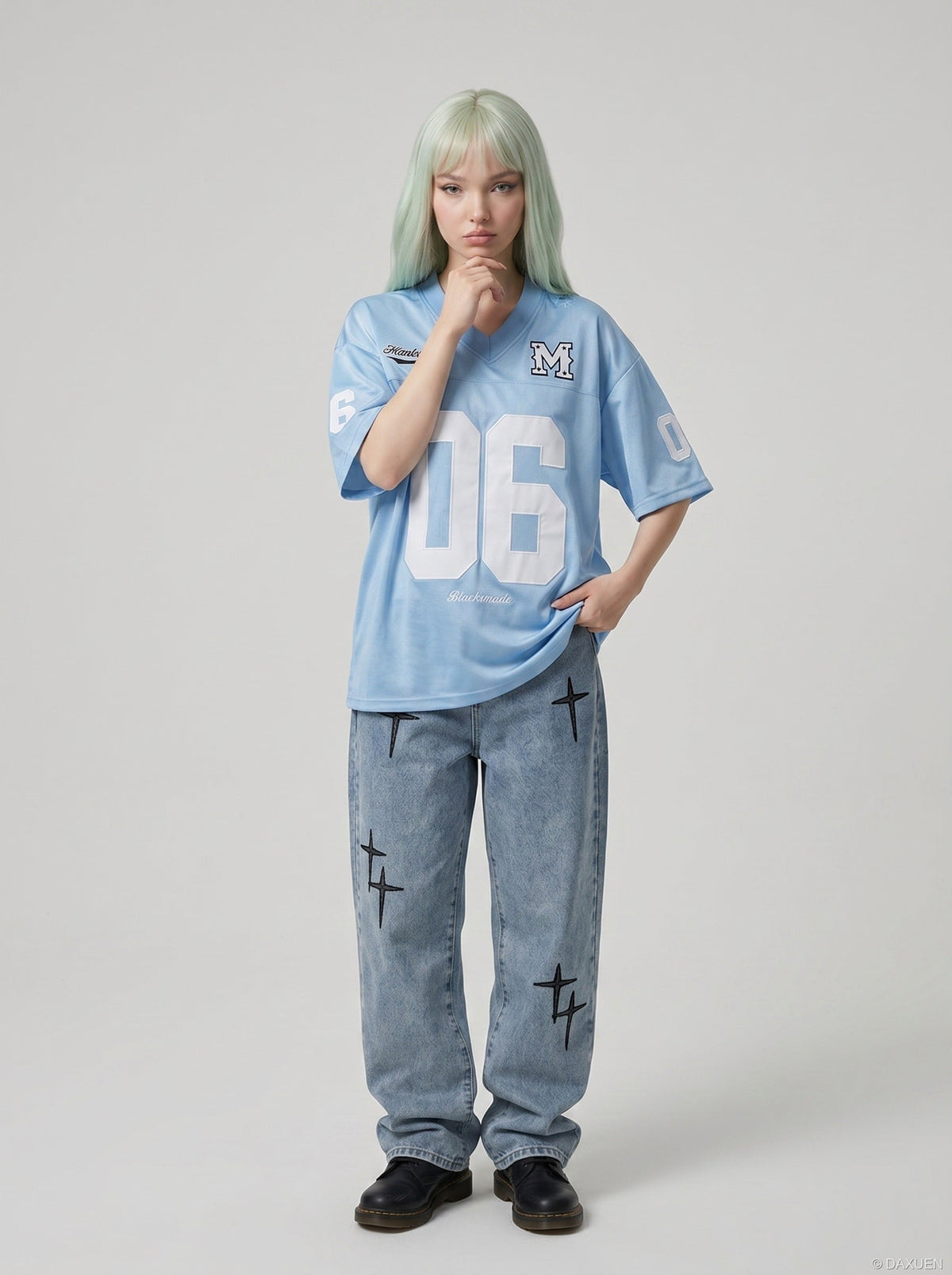 DAXUEN V-neck jersey t-shirt with embroidered graphics — model photo
