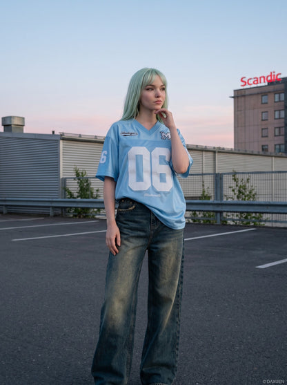 DAXUEN V-neck jersey t-shirt with embroidered graphics — model photo