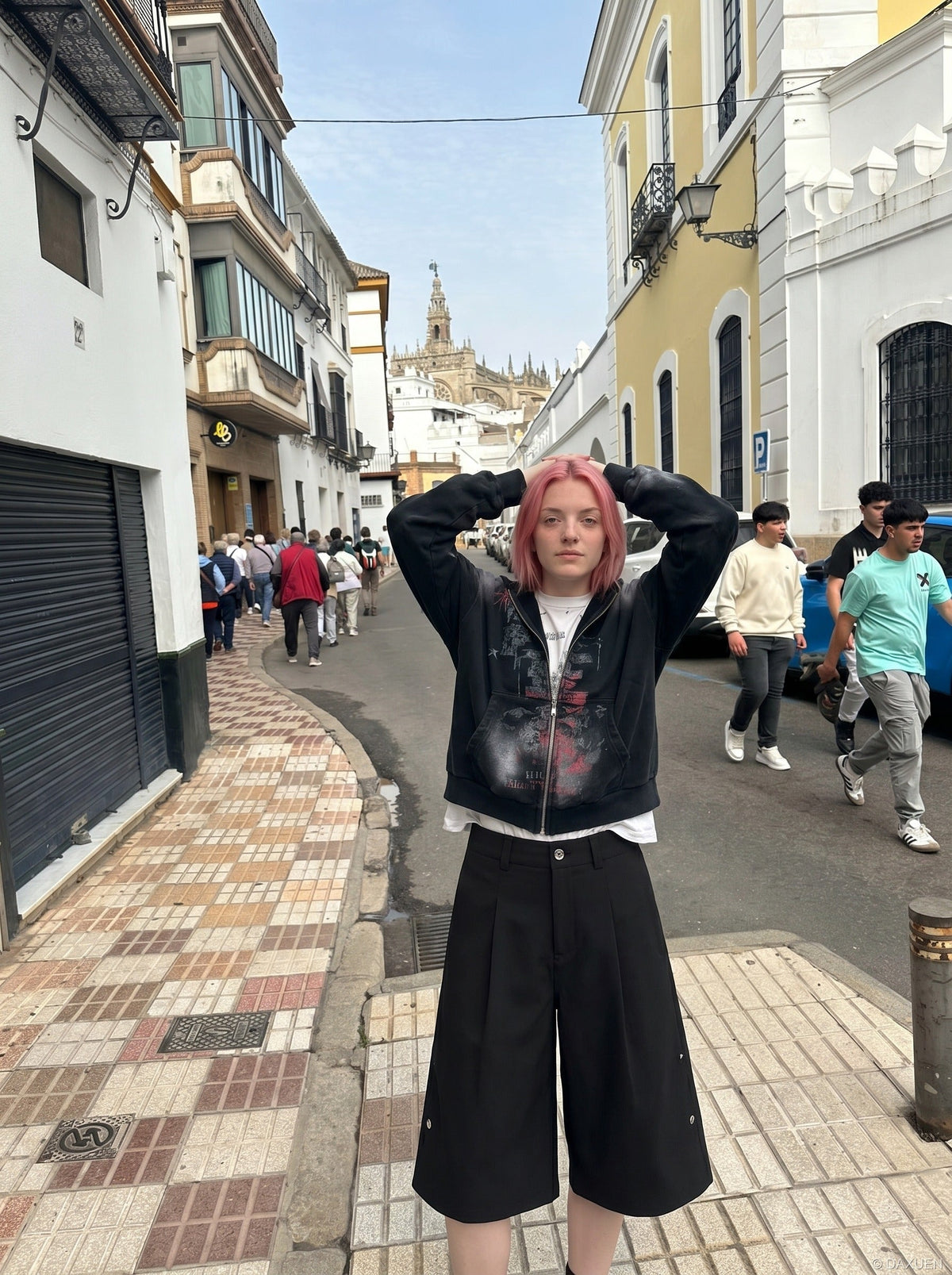 DAXUEN Black wide-leg culotte shorts — model photo