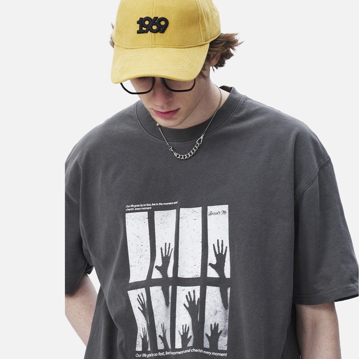 DAXUEN dark charcoal oversized silhouetted-hands graphic tee